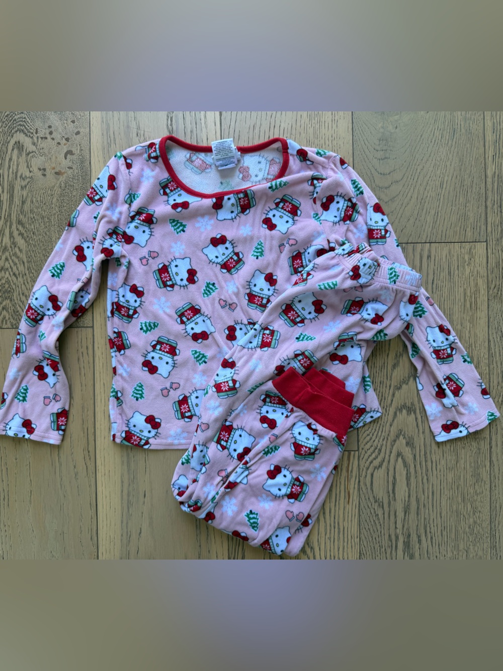 Hello Kitty Girls Holiday Long-Sleeved Pajama 2-Piece Set Soft Warm Sz 7/8